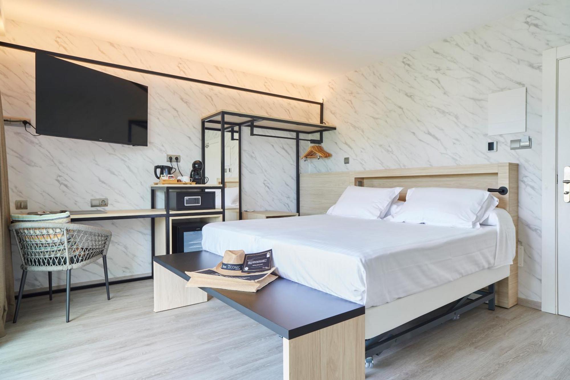 Invisa Hotel Es Pla - Adults Only Sant Antoni de Portmany Esterno foto